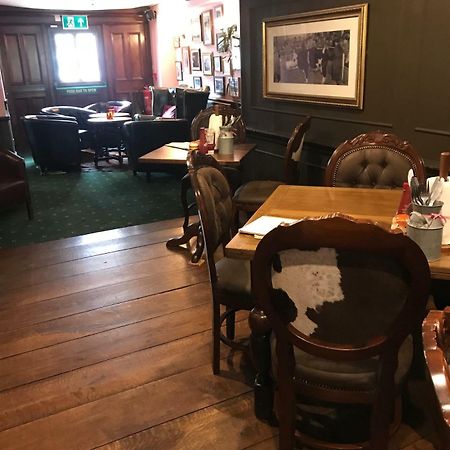 The Swan Inn Sturminster Newton Dış mekan fotoğraf