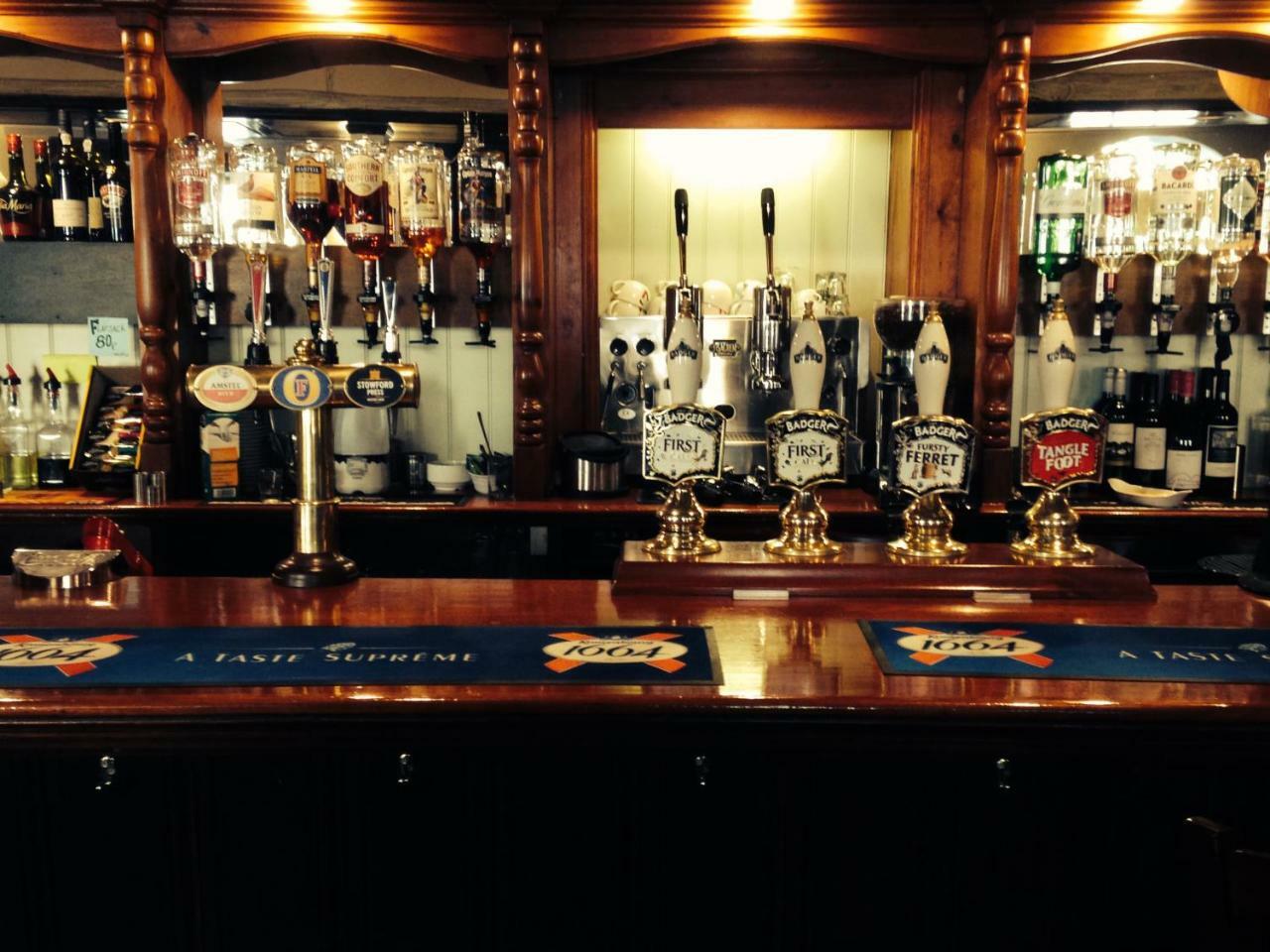 The Swan Inn Sturminster Newton Dış mekan fotoğraf